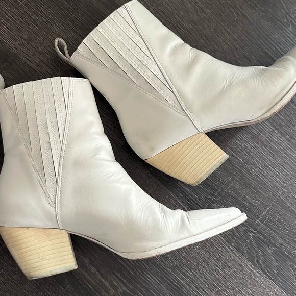 Dolce Vita White Boots 7 - Picture 2 of 4
